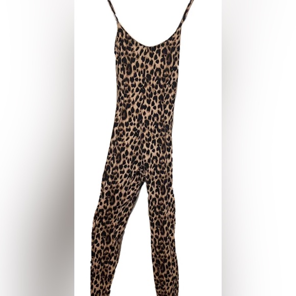 NWT Victoria’s secrets leopard print jumpsuit, size medium - Picture 5 of 9